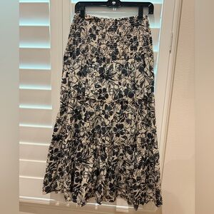 American Eagle Black and Tan floral Patterned maxi skirt
